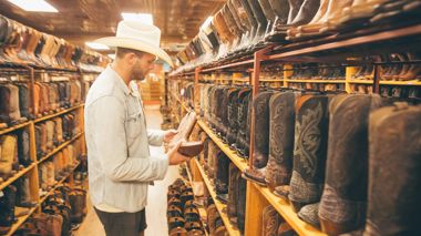 Traveller in a cowboy boot store in Austin, Texas, USA