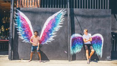 Travellers in front of street art in Los Angeles, USA