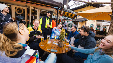 Travellers enjoying Après-ski, Hopfgarten im Brixental, Austria