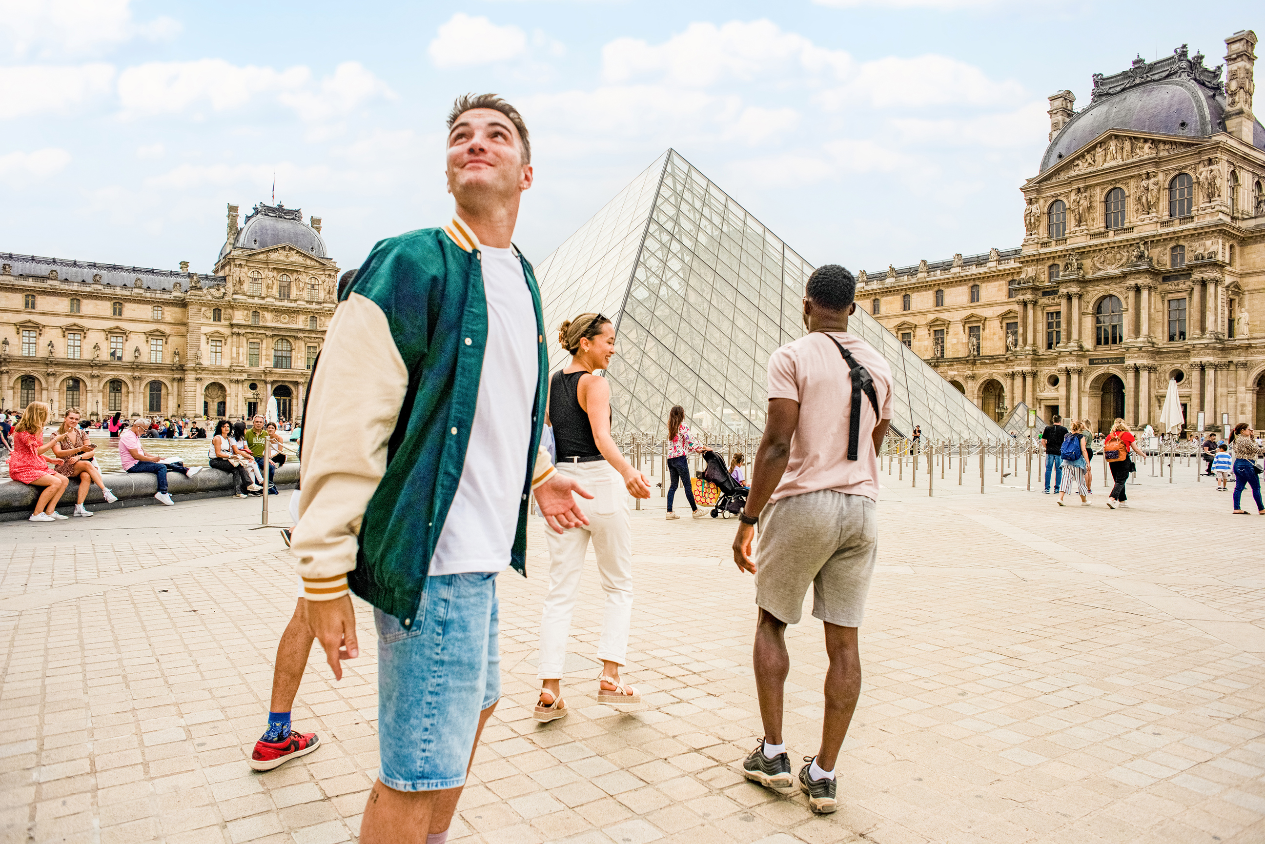 Artwork in the Louvre beyond the Mona Lisa : six-two by Contiki