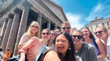 Travellers taking a selfie with the Pantheon in Rome
