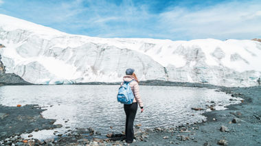 Traveller overlooking the Pastoruri Glacier in Peru