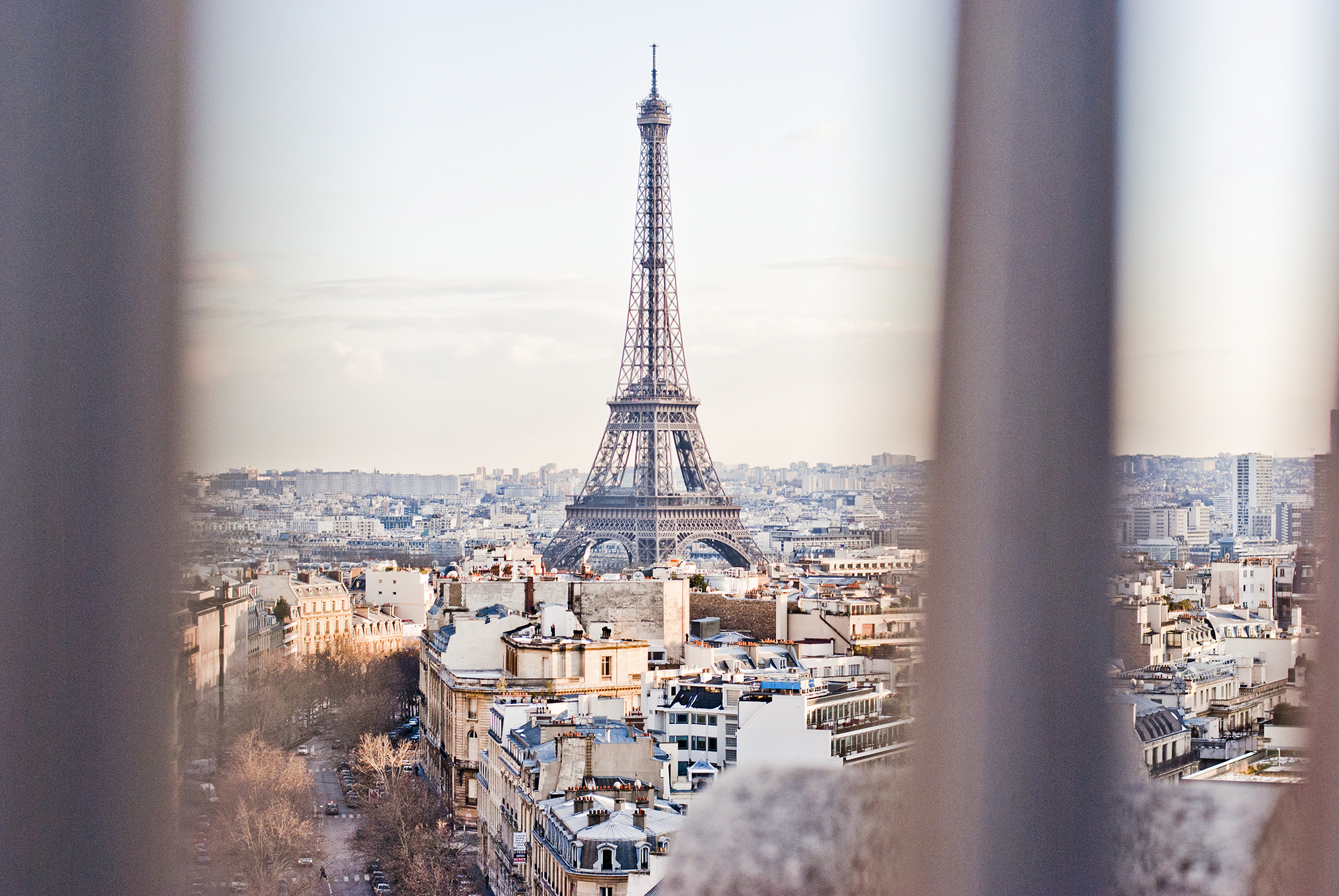 Image of Contiki travellers in Paris
