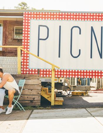 Travellers at Picnik Restaurant in Austin, Texas, USA