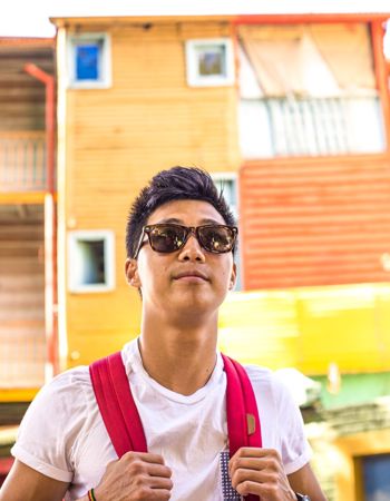Traveller vin front of the colourful buildings of La Boca in Buenos Aires, Argentina
