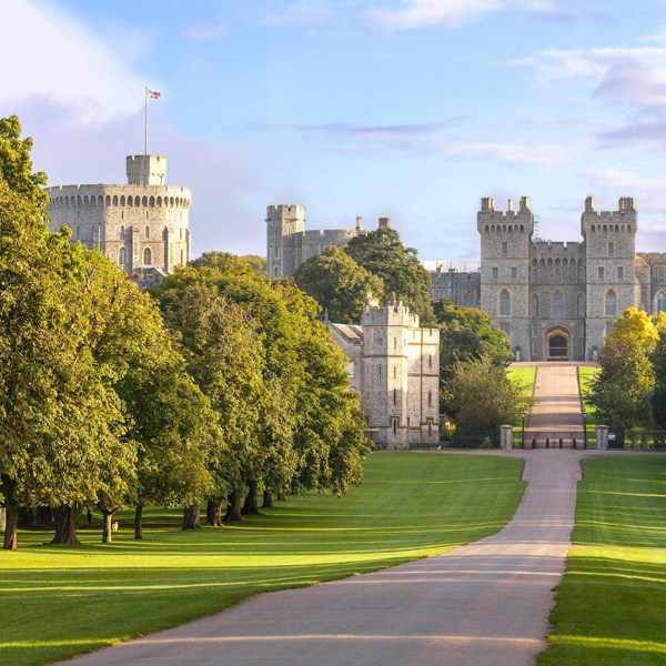 9-Day London and Paris Sightseeing Tour: Versailles and Dover | 2 Countries and 7 Cities | 8 Breakfasts, 3 Dinners