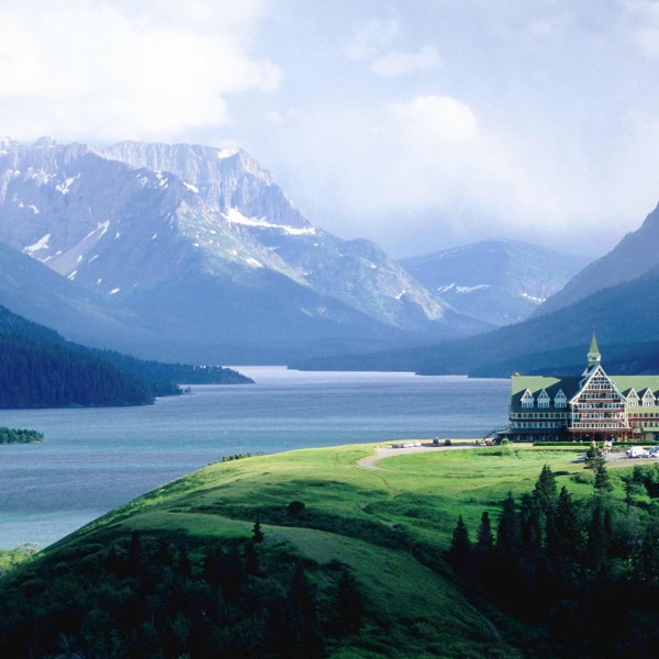 9-Day Canadian Rockies and Glacier National Park Tour from Calgary: Glacier National Park, Banff and Lake Louise | 2 Countries and 7 Cities | 8 Breakfasts, 1 Lunch, 3 Dinners