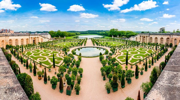 Visit Versailles Palace and gardens in Paris, France