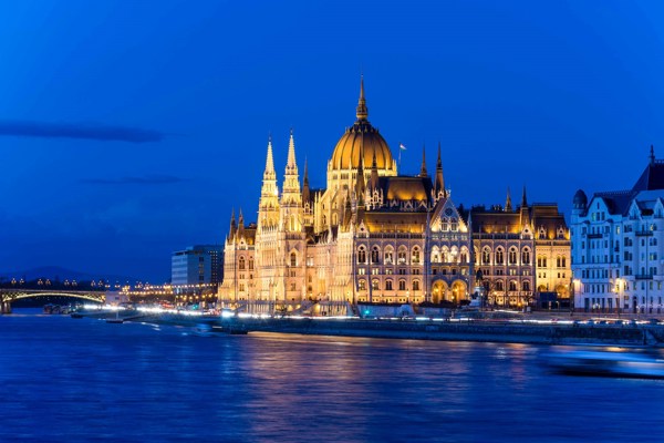 Cruise with dinner in Danube, Hungary