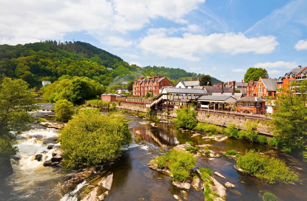 See wonderful sights in Llangollen on excursion to Wales