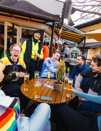 Travellers enjoying Après-ski, Hopfgarten im Brixental, Austria