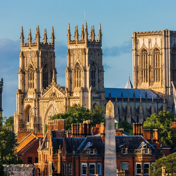 15-Day Britain & Ireland Explorer Tour from London: Edinburgh, Dublin and York | Small Group | 4 Countries and 24 Cities | 14 Breakfasts, 2 Lunches and 5 Dinners
