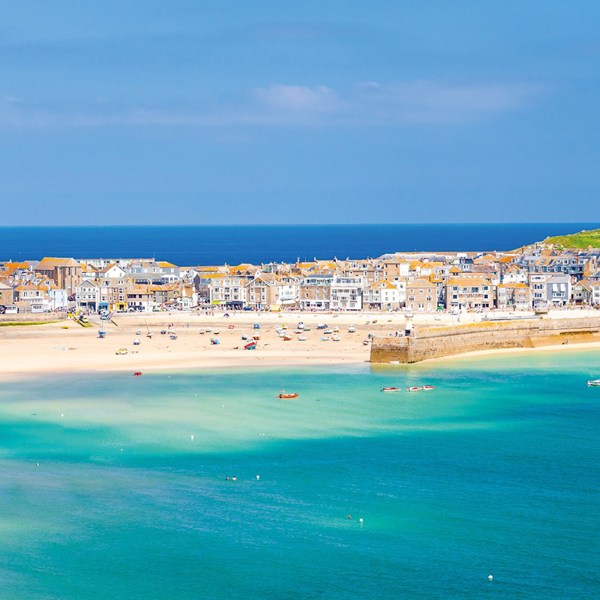13-Day Guided Tour Meander Along the Quaint Country Roads of England & Wales from London: Bath, Cardiff, Plymouth and Salisbury