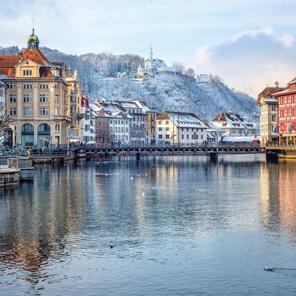 7-Day Guided Tour of Switzerland’s Winter Festivities from Zürich with the Glacier Express: Lucerne, St. Moritz, Grindelwald and Geneva