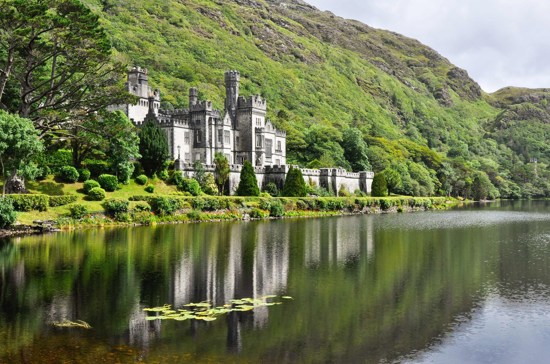 Castles and Manors – Signature