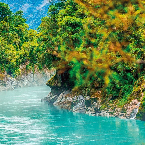 9-Day Southern Spotlight Tour from Christchurch: Omarama, Dunedin, Te Anau and Queenstown | 1 Country and 6 Cities | 8 Breakfasts & 5 Dinners