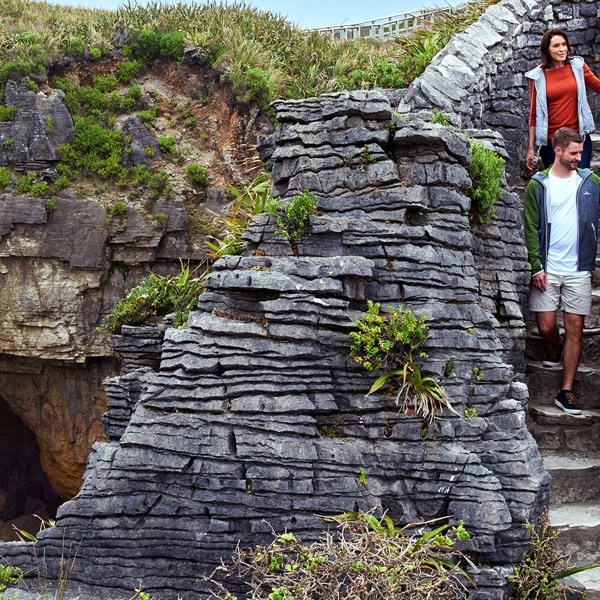10-Day Southern Spectacular Tour from Christchurch: Twizel, Dunedin, Te Anau, Queenstown and Punakaiki | 1 Country and 7 Cities | 9 Breakfasts, 1 Lunch & 7 Dinners