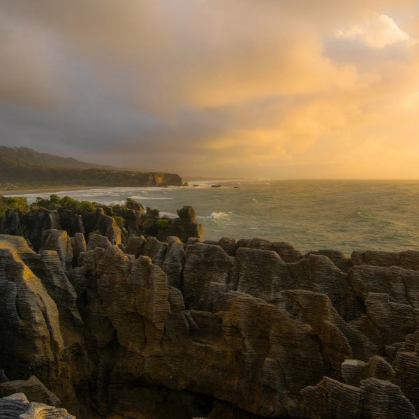 17-Day New Zealand Uncovered Tour from Auckland: Rotorua, Wellington, Kaikoura, Christchurch, Twizel, Dunedin and Queenstown | 1 Country and 11 Cities | 16 Breakfasts, 2 Lunches & 11 Dinners