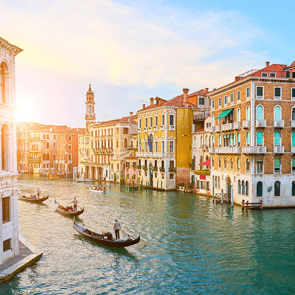 11-Day Best of Italy Winter Tour from Rome: Florence, Venice and Sorrento | Classic Group | 2 Countries and 11 Cities | 10 Breakfasts, 1 Lunch & 5 Dinners